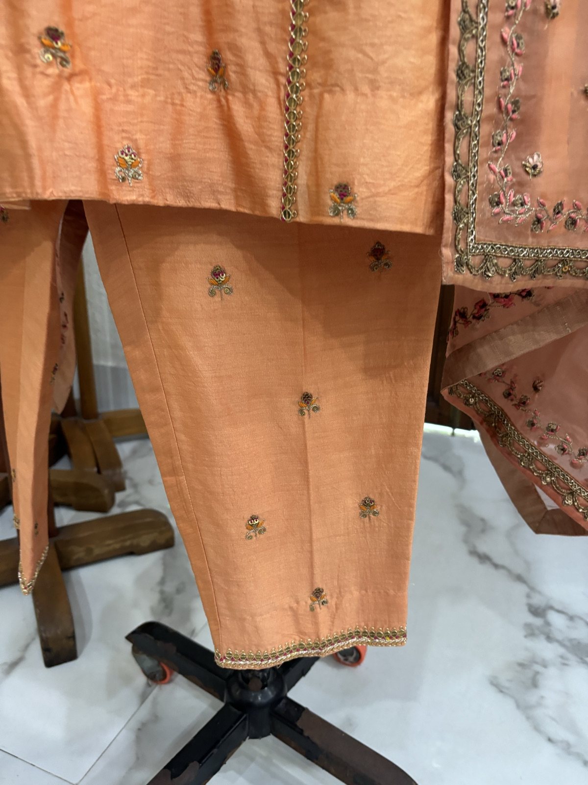 Peach Kurta Set with Embroidered Organza Dupatta - view 5